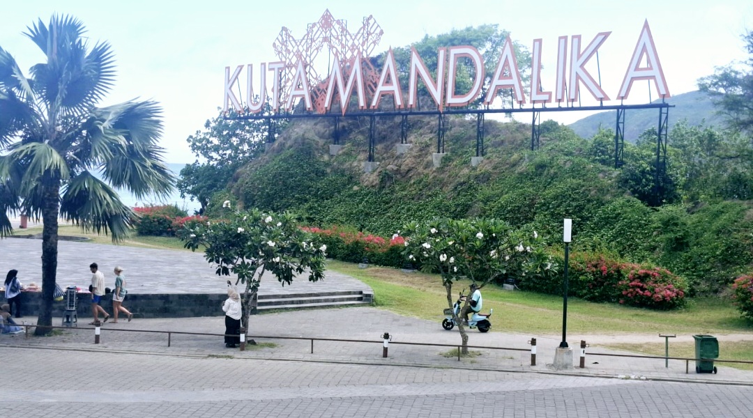 Kawasan Ekonomi Khusus (KEK) Mandalika, Lombok Tengah, menjadi andalan pariwisata NTB yang bisa mendatangkan sumber pendapatan asli daerah (PAD).