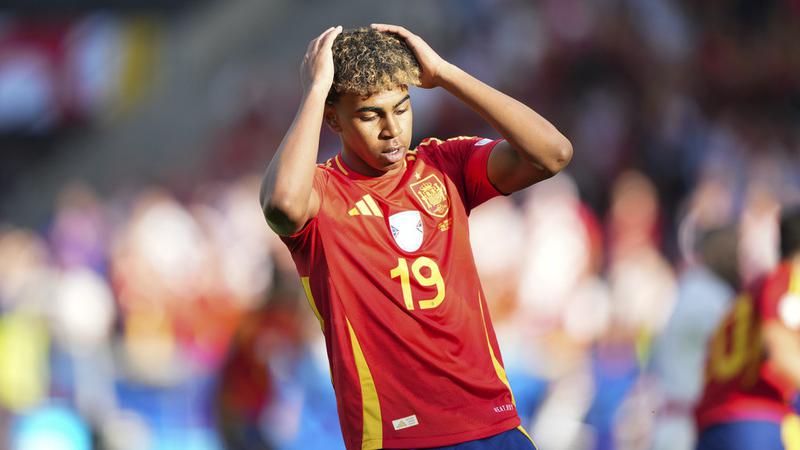 Talenta muda Lamine Yamal dilepas dari skuad La Roja usai tindakan medis mendadak tanpa koordinasi konflik klub vs negara memanas.