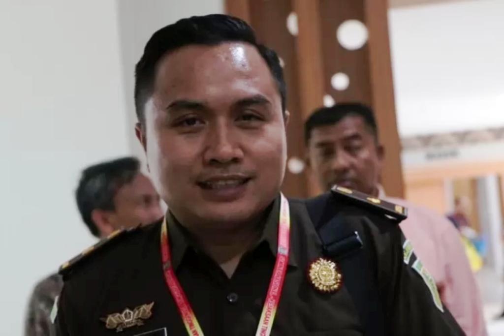 Kasi Pidsus Kejari Sumbawa Barat, Lalu Irwan Suyadi, mengonfirmasi adanya potensi pengembangan kasus rehab sekolah.