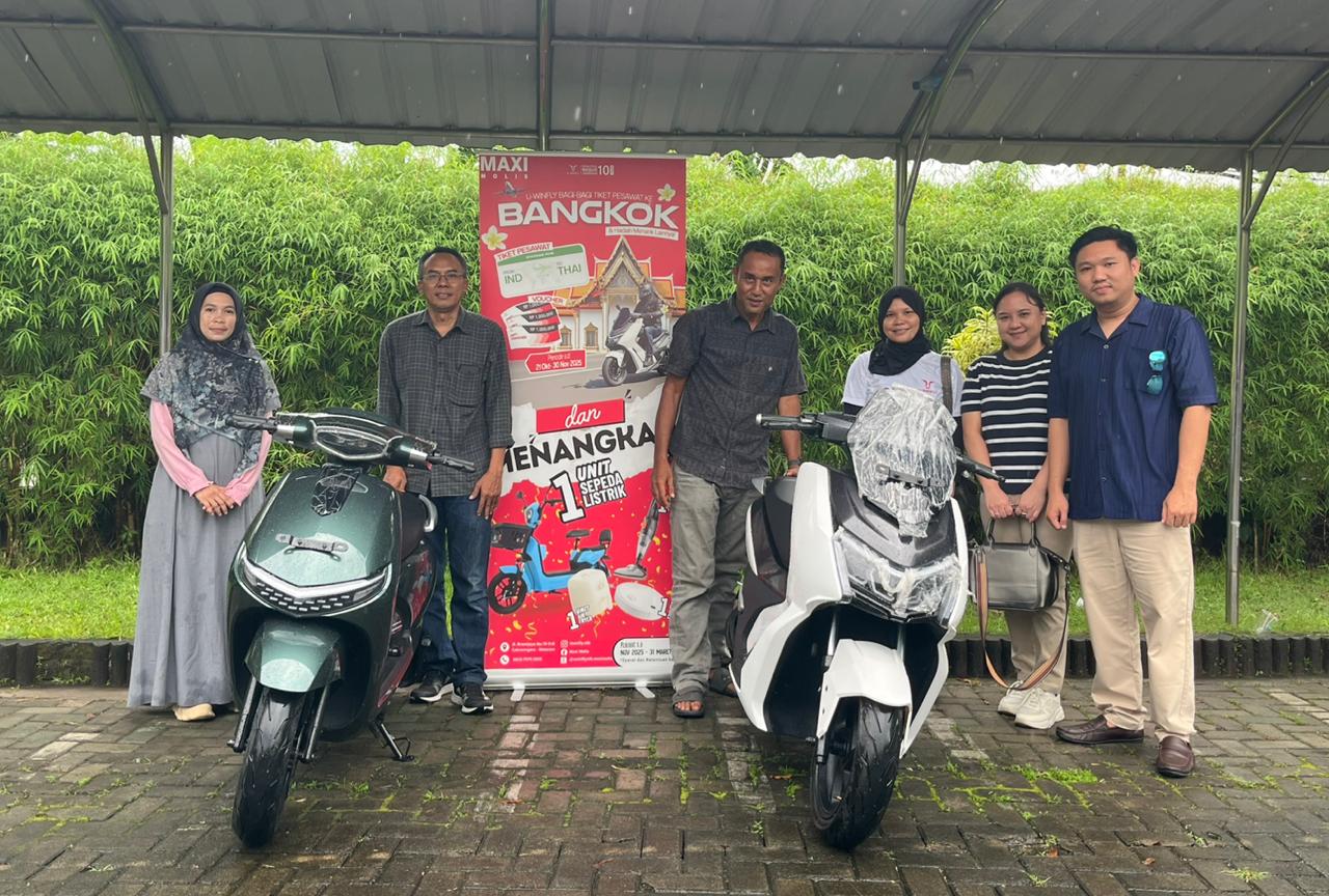 Tim Diler Maxi Molis bersama pimpinan Lombok Post saat kunjungan ke Graha Pena Lombok, Rabu (12/11).