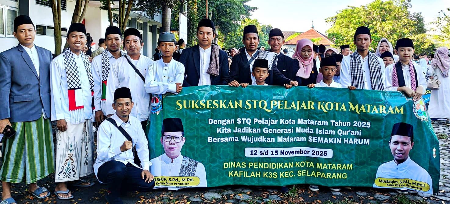 Para Kafilah Selaparang mengikuti pawai ta&rsquo;aruf STQ Pelajar Kota Mataram di Kecamatan Sandubaya, Kota Mataram. Semarak STQ Pelajar Kota Mataram 2025, ajang cetak generasi qurani.