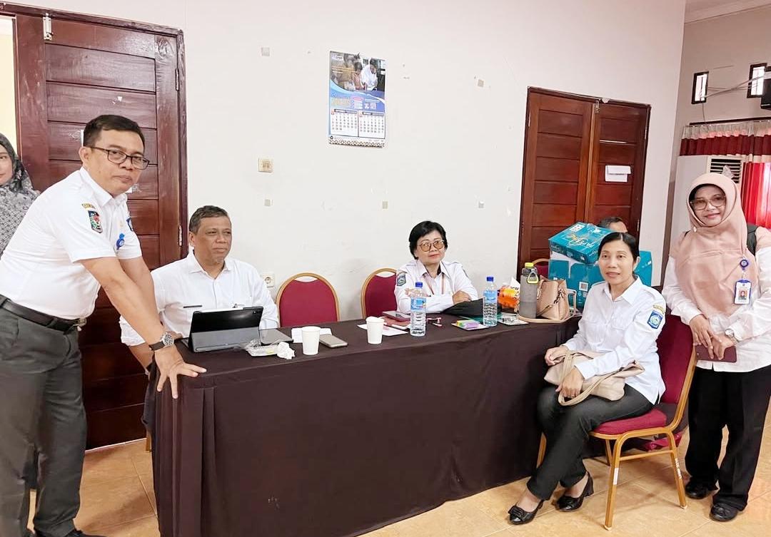 Sekretaris Diskop UKM NTB, Muhamad Fauzan dan tim lakukan pendampingan Pelatihan Kompetensi SDM Pengurus KDKMP Kota Mataram.