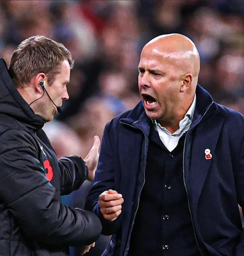 Pelatih Liverpool, Arne Slot, geram gol Van Dijk dianulir lawan Man City; sebut keputusan itu salah kaprah dan berdampak besar.