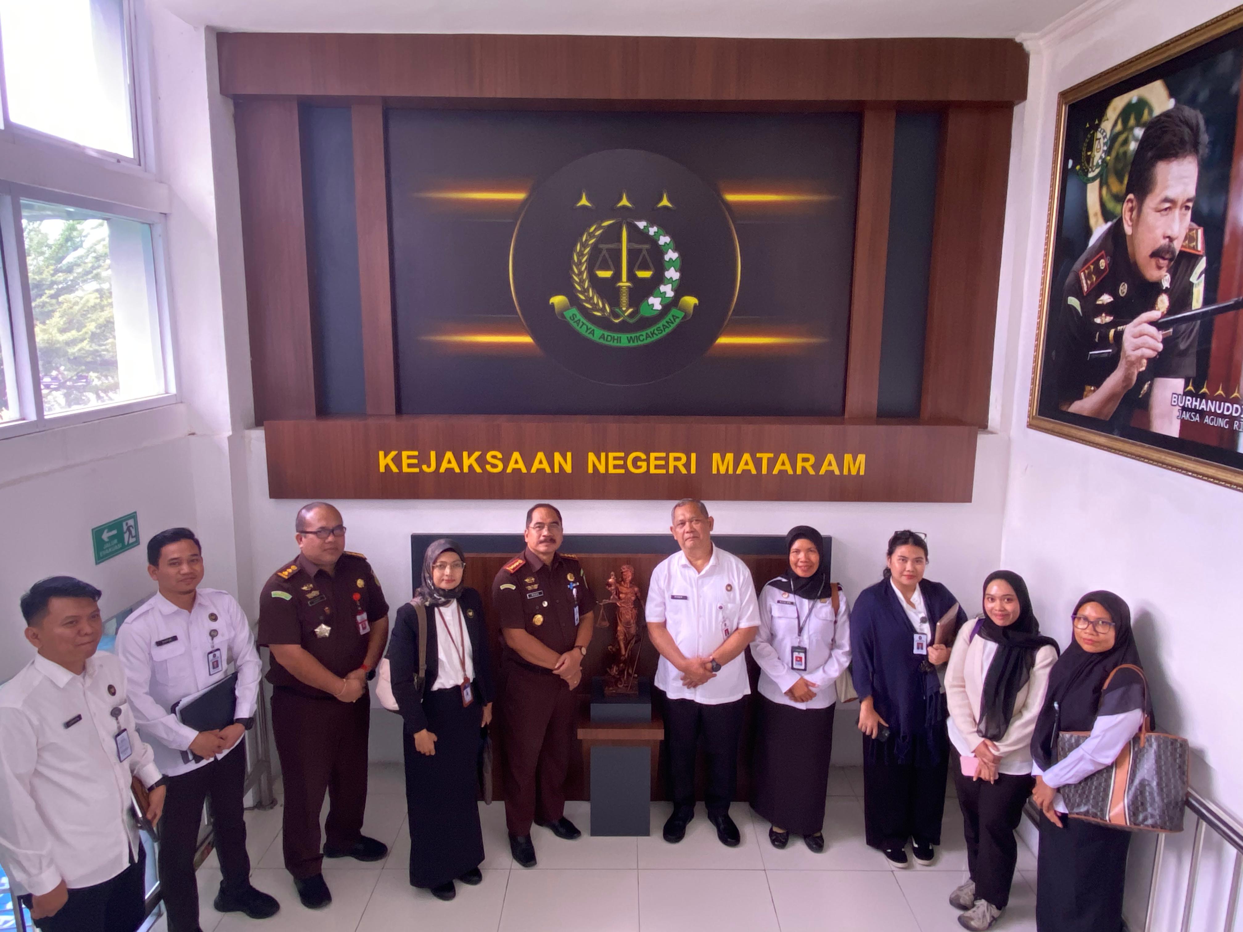 Kegiatan Monev yang dipimpin oleh Robianto dari Kemenkopolhukam ini bertujuan memetakan implementasi konsep penyelesaian perkara di luar pengadilan.