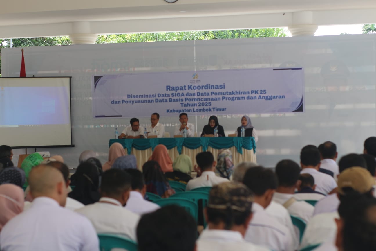 DP3AKB Lotim bersama BKKBN NTB saat rapat koordinasibersama seluruh UPT DP3AKB di Lotim.