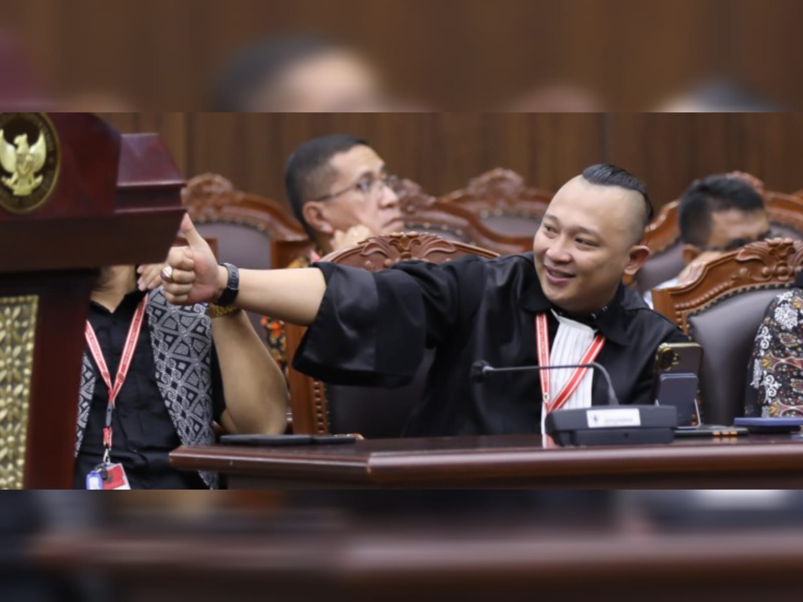 Ekspresi Pemohon Syamsul Jahidin usai mendengarkan sidang putusan uji Undang-Undang Nomor 2 Tahun 2002 tentang Kepolisian, di Ruang Sidang MK, Kamis (13/11).