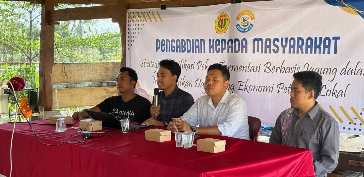 Dosen Unram dan Unizar melaksanakan Pengabdian kepada Masyarakat di Sumbawa. Bikin inovasi pakan fermentasi dari Sumbawa, ubah pola beternak dan dorong kemandirian peternak lokal.