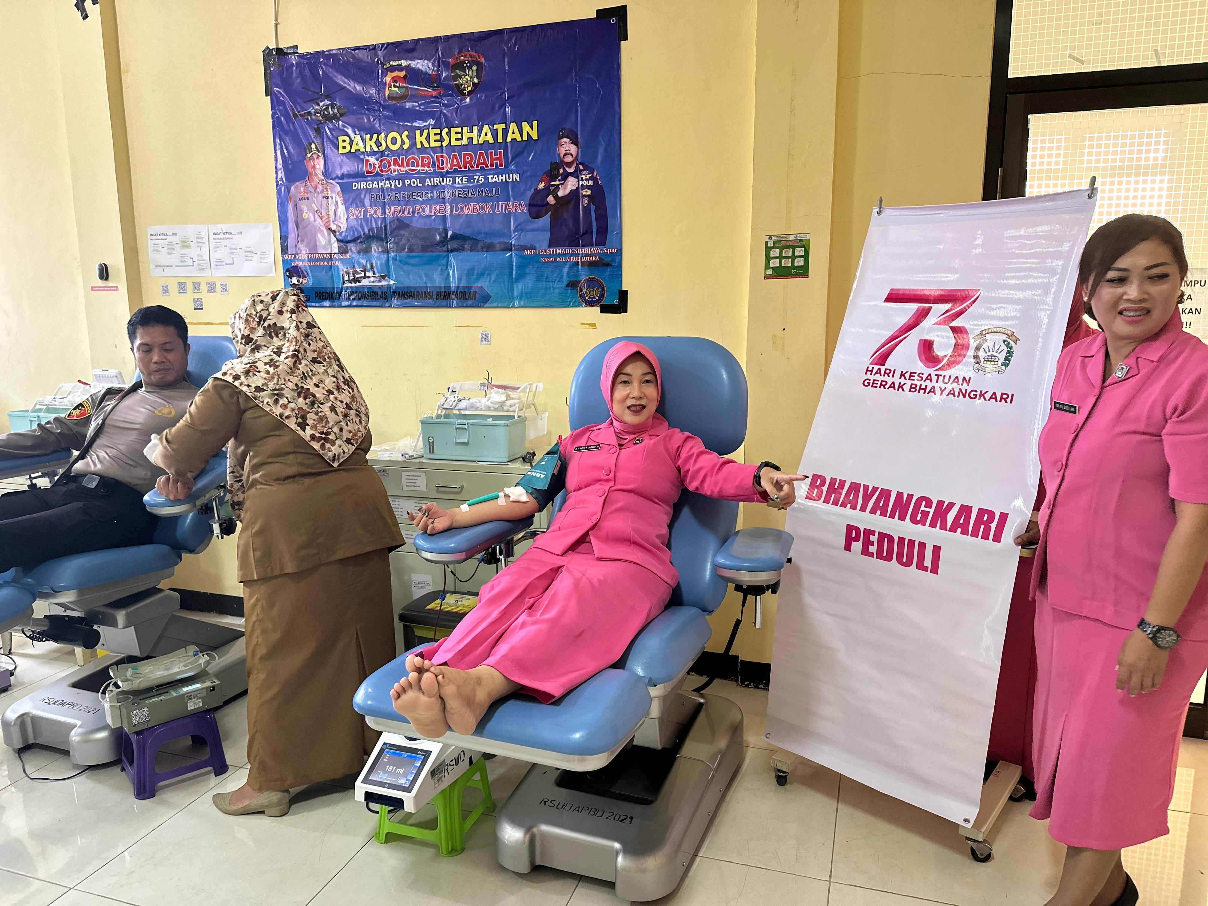 Kapolres dan Ketua Bhayangkari Iiuti Donor Darah HUT Polairud ke-75
