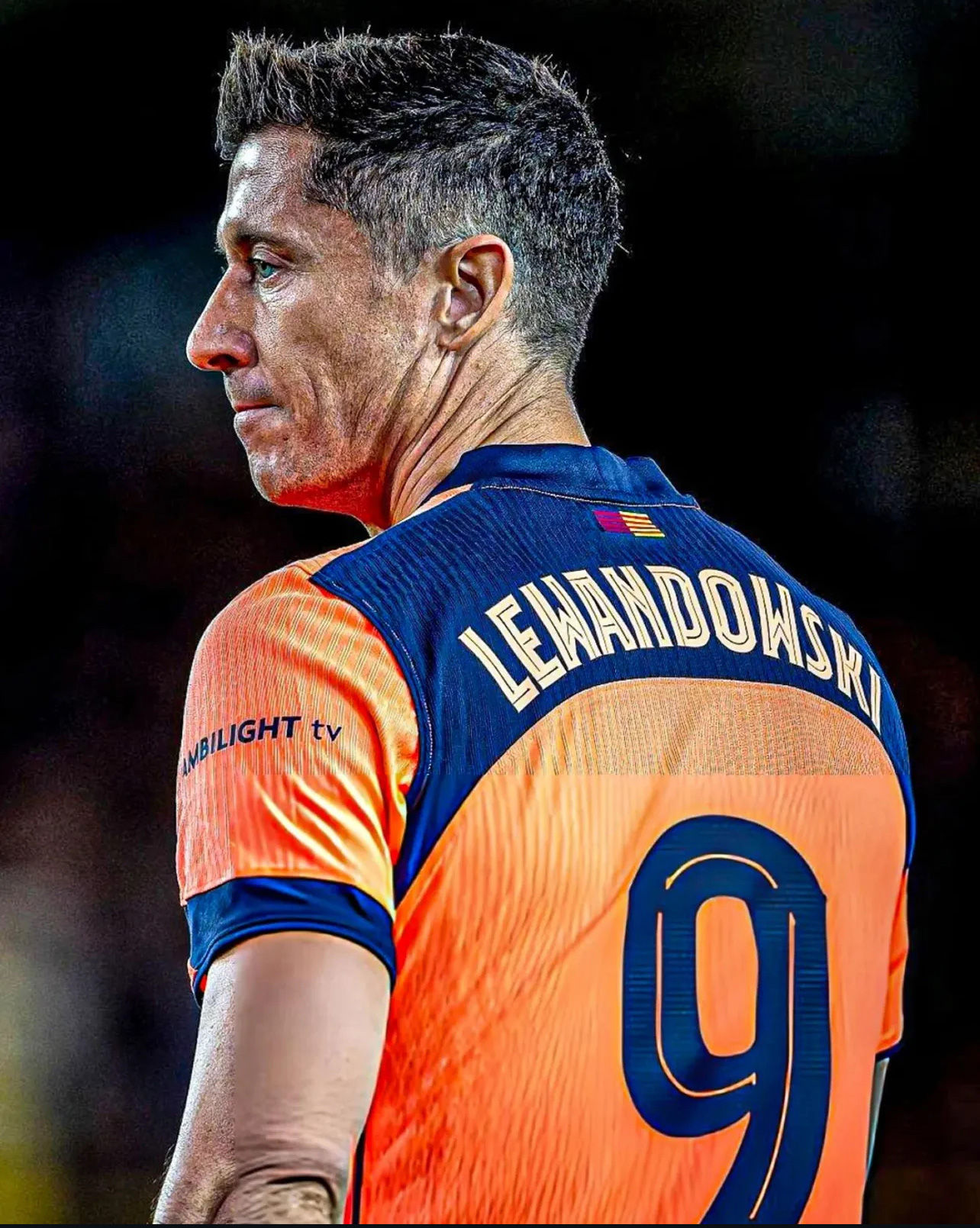 Robert Lewandowski sindir klub Inggris yang boros belanja pemain dan menyebut di Liga Inggris semua pemain dihargai mahal meski belum terbukti.