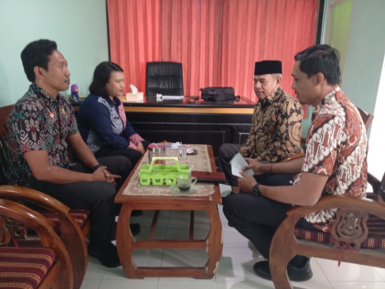 Tim Penyuluh Hukum Kanwil Kemenkum NTB melaksanakan kunjungan ke lima kecamatan, yakni Kecamatan Suela, Suralaga, Sukamulia, Sikur, dan Sakra Timur.