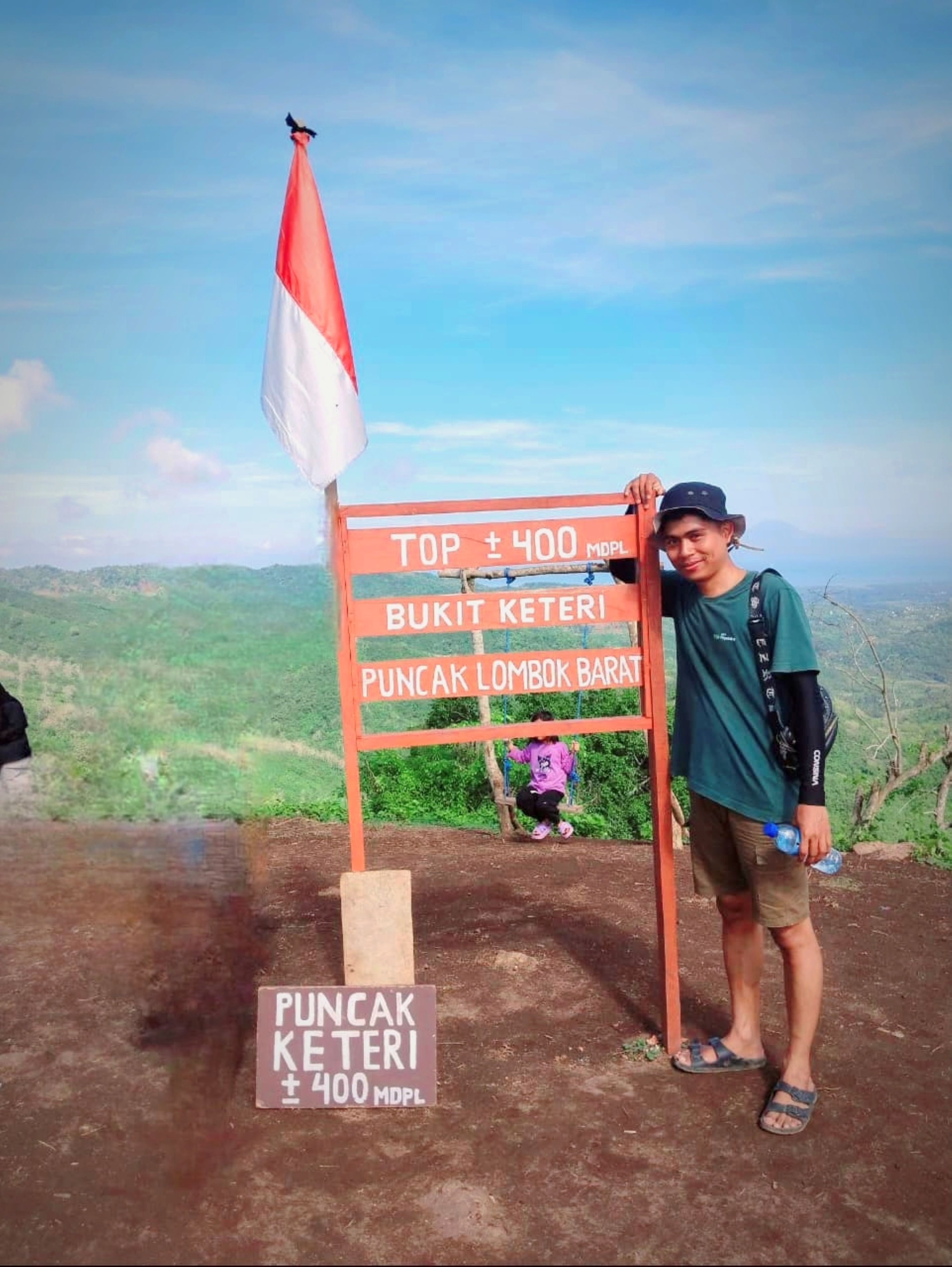 Mendaki Bukit Keteri menjadi destinasi wisata baru di Lombok Barat