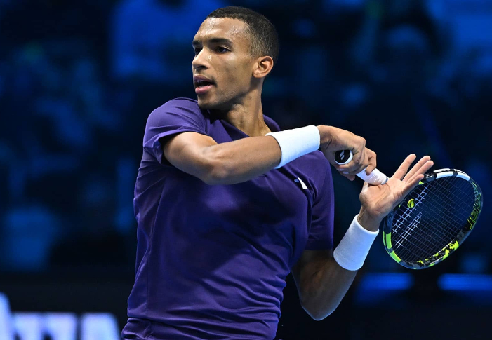 Felix Auger-Aliassime singkirkan Alexander Zverev di Nitto ATP Finals 2025 dan maju ke semifinal untuk menantang Carlos Alcaraz di Turin.