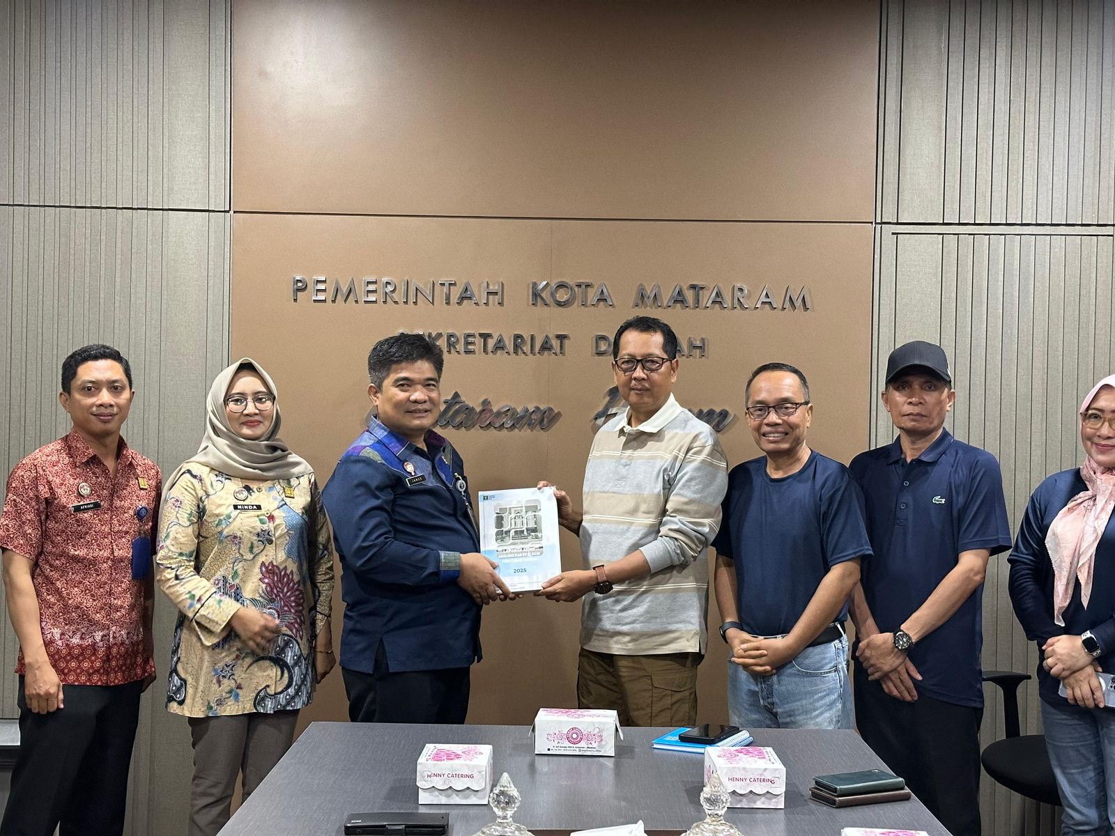 Pertemuan Kepala Divisi PPPH Kanwil Kemenkum NTB Edward James Sinaga, bersama Tim Pokja Analis Hukum melaksanakan koordinasi dengan Sekretaris Daerah Kota Mataram Lalu Alwan Basri dan jajaran.
