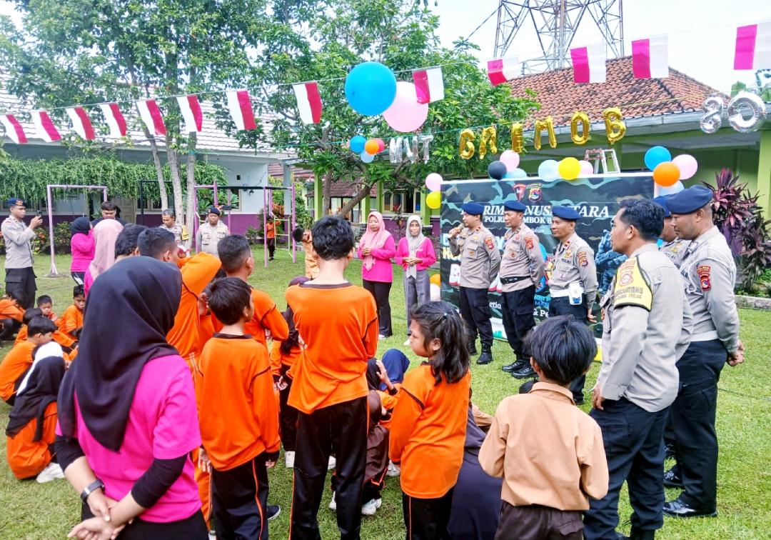 Para eks anggota Brimob ini hadir di SLB 2 Lombok Barat, untuk berinteraksi, berbagi tawa, dan memberikan sentuhan kehangatan yang mendalam bagi anak-anak istimewa tersebut.
