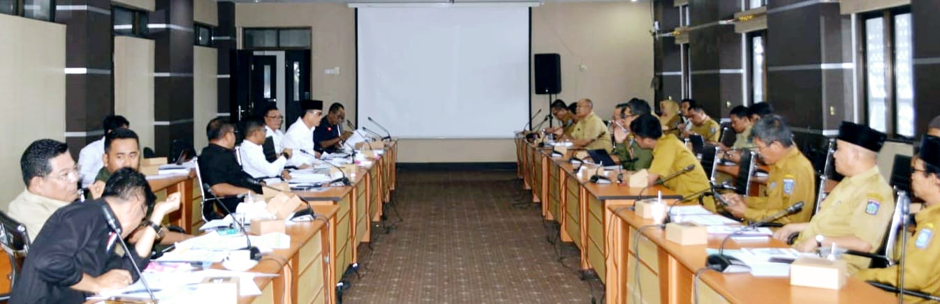 Komisi IV DPRD saat melakukan RDP dengan OPD mitra kerja terkait program kerja 2026, Kamis lalu (13/11).