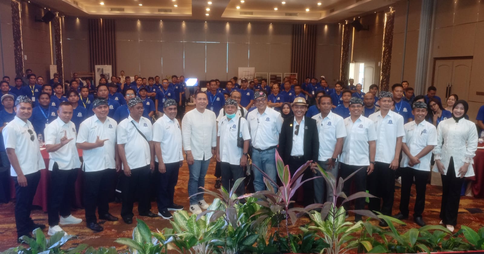 Foto bersama pengurus dan peserta BPD IHKA NTB saat menggelar Seminar dan Exhibition ke-5 di Kota Mataram, Sabtu (15/11).
