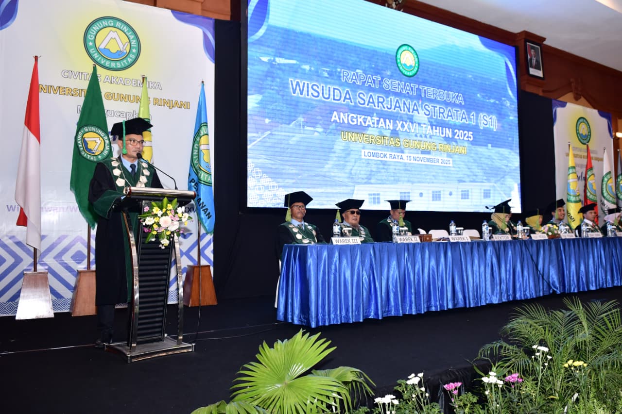 BERI ARAHAN: Rektor Universitas Gunung Rinjani Dr. Basri Mulyani, SH., MH saat menyampaikan sambutan.