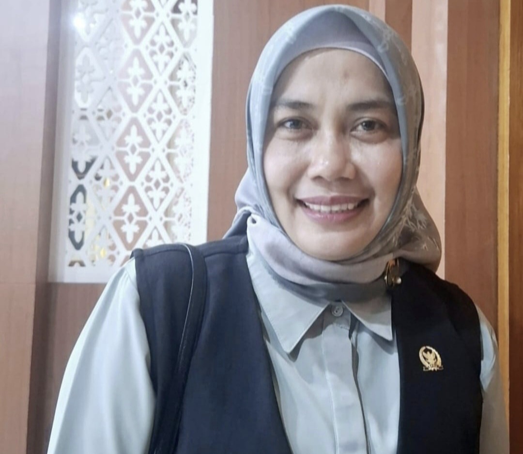Sekretaris Komisi V DPRD NTB Sitti Ari mendorong integrasi layanan perlindungan dan penempatan PMI dalam Raperda Perlindungan PMI.