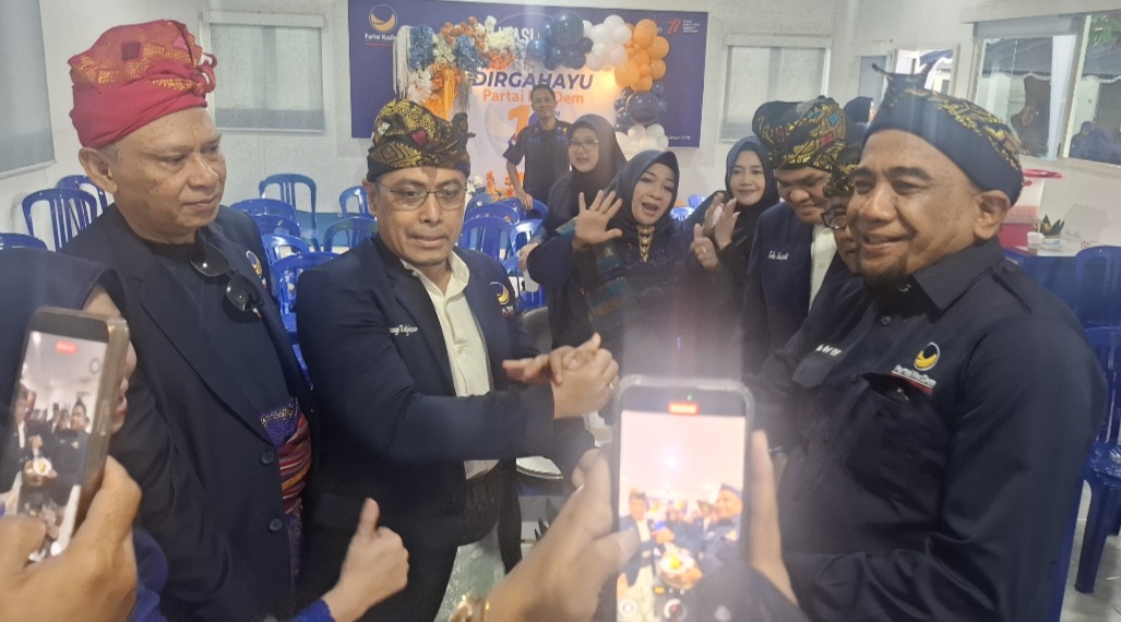 Sekretaris DPW NasDem NTB Ardany Zulfikar (dua dari kiri) mengatakan SK DPP NasDem soal PAW almarhum Asaat Abdullah sudah terbit. Penggantinya bernama Fahrudin dari KSB.