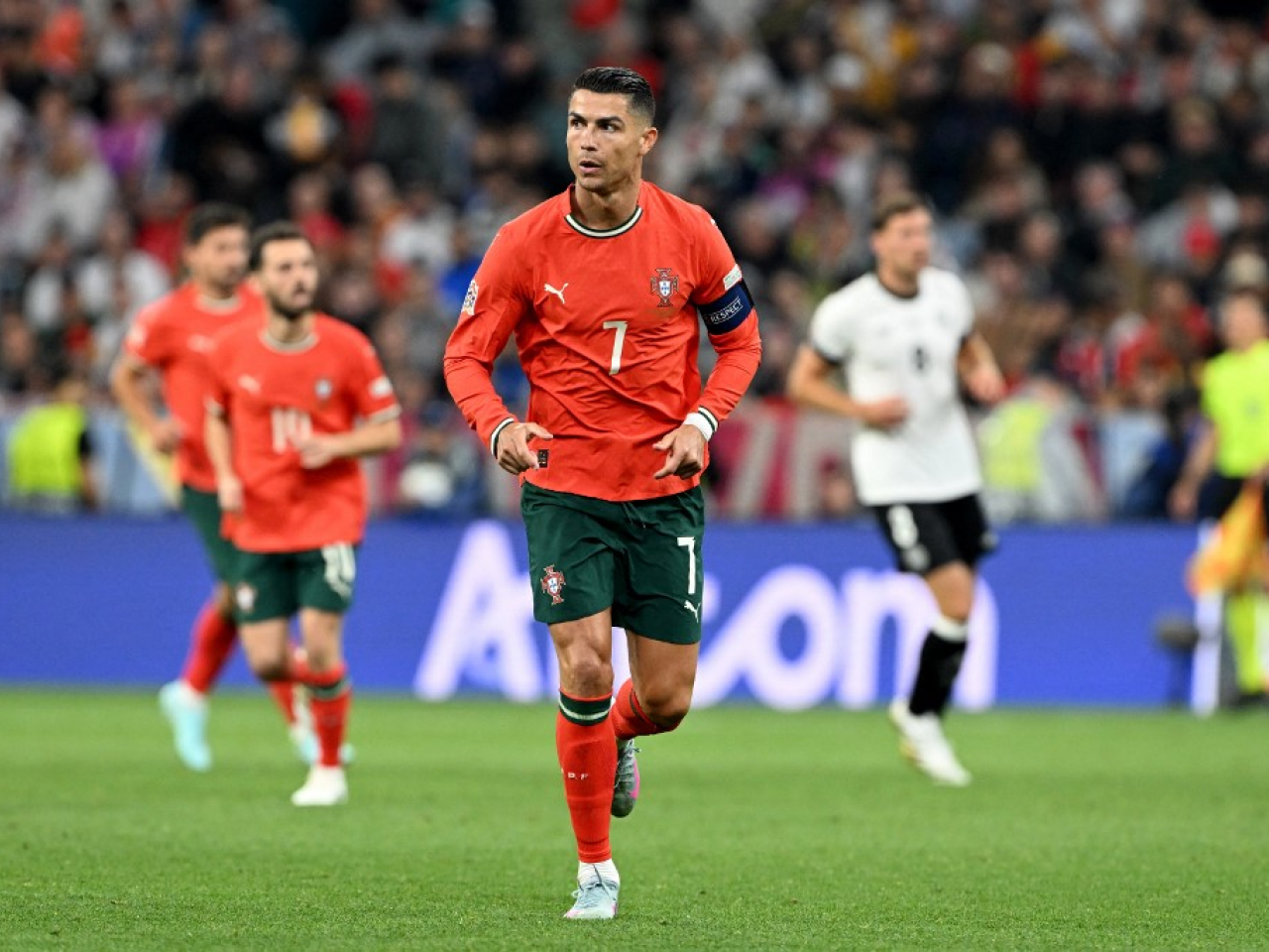 Zlatan Ibrahimovic menyerang Ronaldo: &ldquo;Kalau saya jadi pelatih Portugal, saya coret dia di Piala Dunia 2026. Fokusnya cuma rekor, bukan tim.&rdquo;