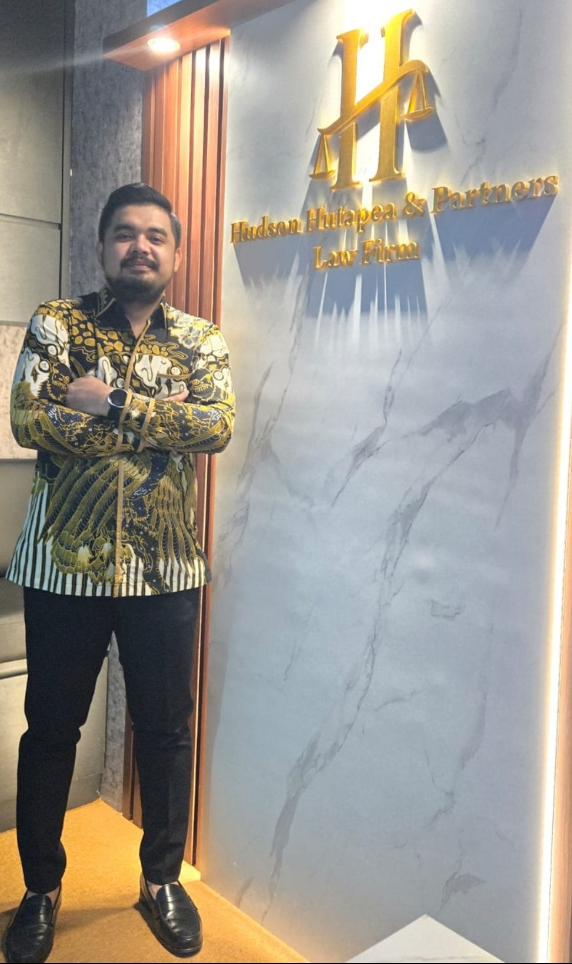 LAPORKAN WNA: Kuasa Hukum Pelapor RN, Firdaus Napitupulu telah melaporkan WNA asal Spanyol berinisial RJV ke Polres Loteng terkait kasus penggelapan dana perusahaan, beberapa waktu lalu.