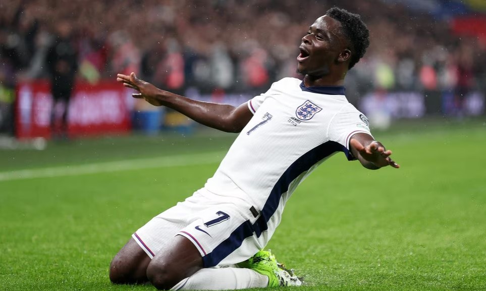 Pemain Arsenal Bukayo Saka menjadi pemain kunci timnas Inggris dalam kualifikasi Piala Dunia.