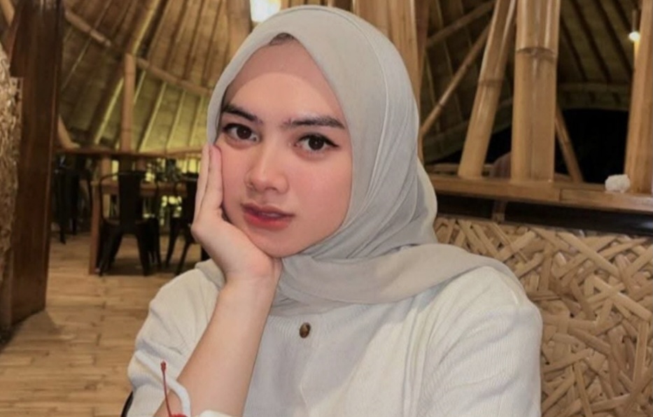 Sosok Dea Lipa yang disebut Sister Hong Lombok