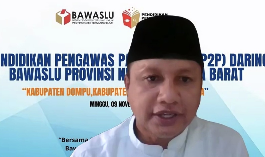 Anggota Bawaslu NTB Hasan Basri saat memberikan materi secara daring dalam Program Pendidikan Pengawas Partisipatif (P2P) yang diikuti Bawaslu Kabupaten Dompu, Bima dan Kota Bima.