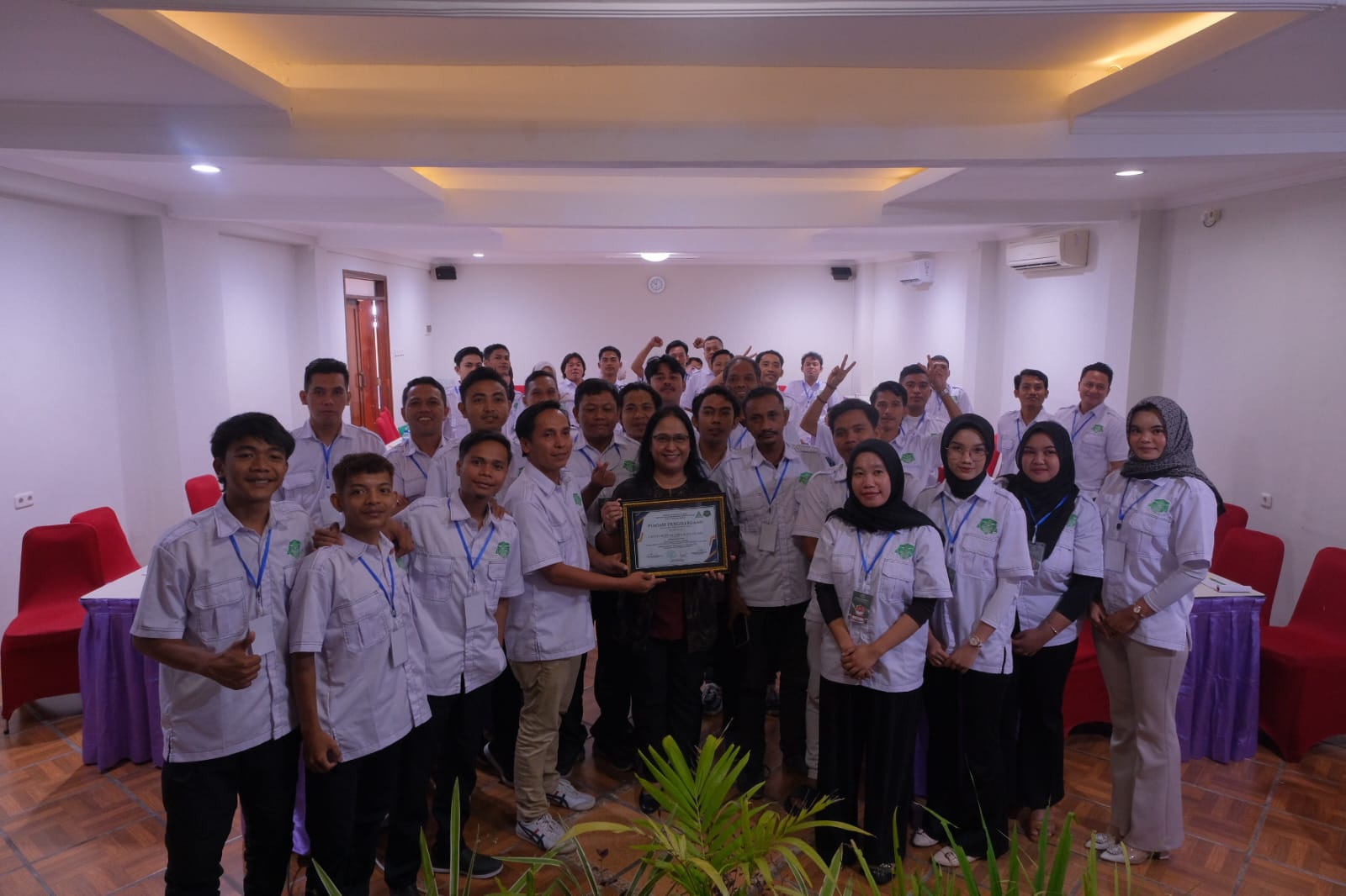 I Gusti Putu Milawati, hadir sebagai narasumber dalam Pelatihan Paralegal Angkatan I yang diselenggarakan oleh Lembaga Bantuan Hukum (LBH) Pimpinan Wilayah Gerakan Pemuda Ansor NTB