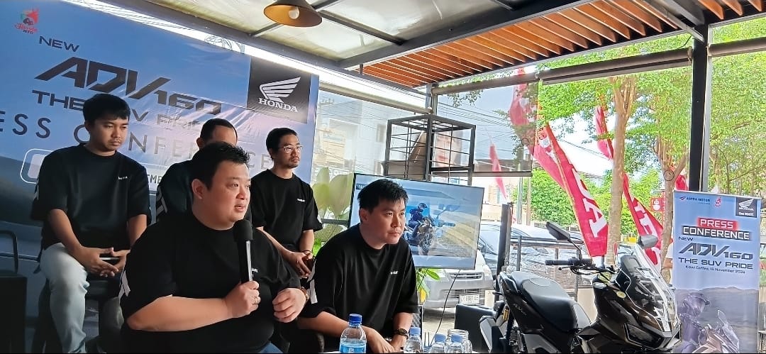 Nyaman Menjelajah Jauh: New Honda ADV160 Tawarkan Posisi Berkendara Optimal dan Kapasitas Bagasi 30 Liter. (NURUL/LOMBOK POST)