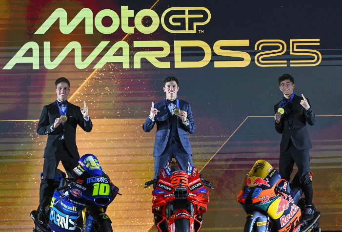 MotoGP Awards 2025 Valencia berlangsung meriah. Marquez, Moreira, dan penampilan Daddy Yankee jadi sorotan penutup musim.