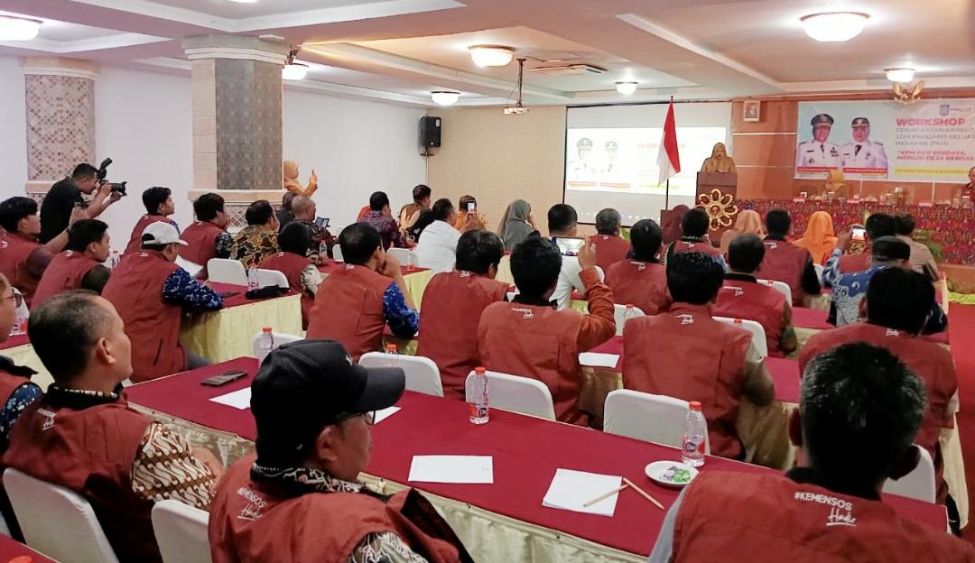 Wagub Dinda mengajak para pendamping desa untuk sama-sama berjuang mengsukseskan program Desa Berdaya.