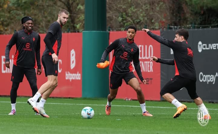 Suasana latihan para pemain AC Milan di Milanello. Terdekat mereka akan menghadapi Inter Milan akhir pekan ini.