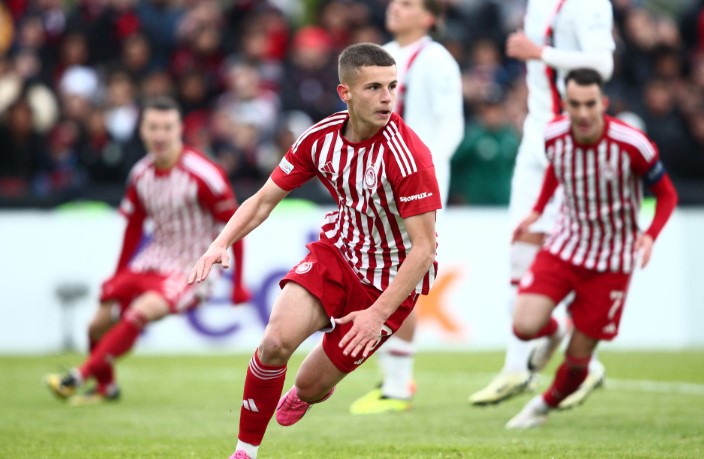 Christos Mouzakitis menjadi wonderkid yang diincar Arsenal dan Manchester United.