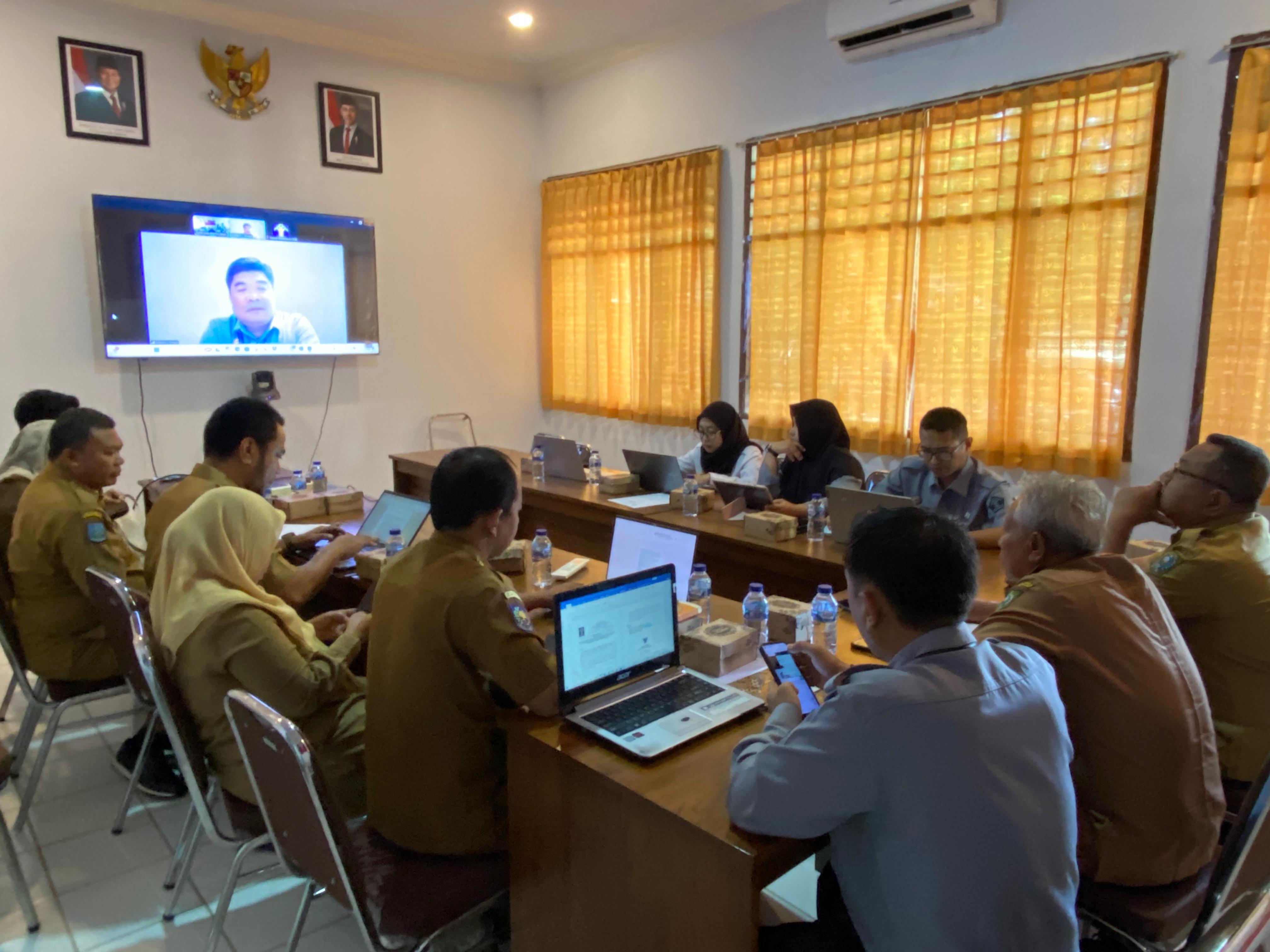 Kanwil Kemenkum NTB menggelar rapat koordinasi tindak lanjut sekaligus melakukan pengharmonisasian tiga Rancangan Peraturan Bupati (Raperbup) secara hybrid.