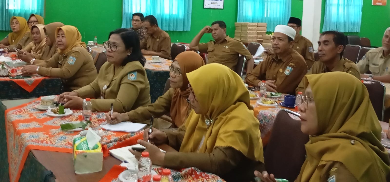 Kepala SMP negeri se-Kota Mataram saat melaksanakan rapat di SMPN 1 Mataram, belum lama ini. Sebanyak 48 Guru Lolos Diklat BCKS Kota Mataram, Siap Isi 31 Kursi Kepala Sekolah Kosong