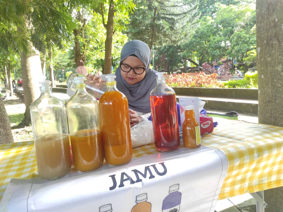 Lapak minuman jamu kekinian murah meriah, Jamu Sapara, di Udayana, Mataram.