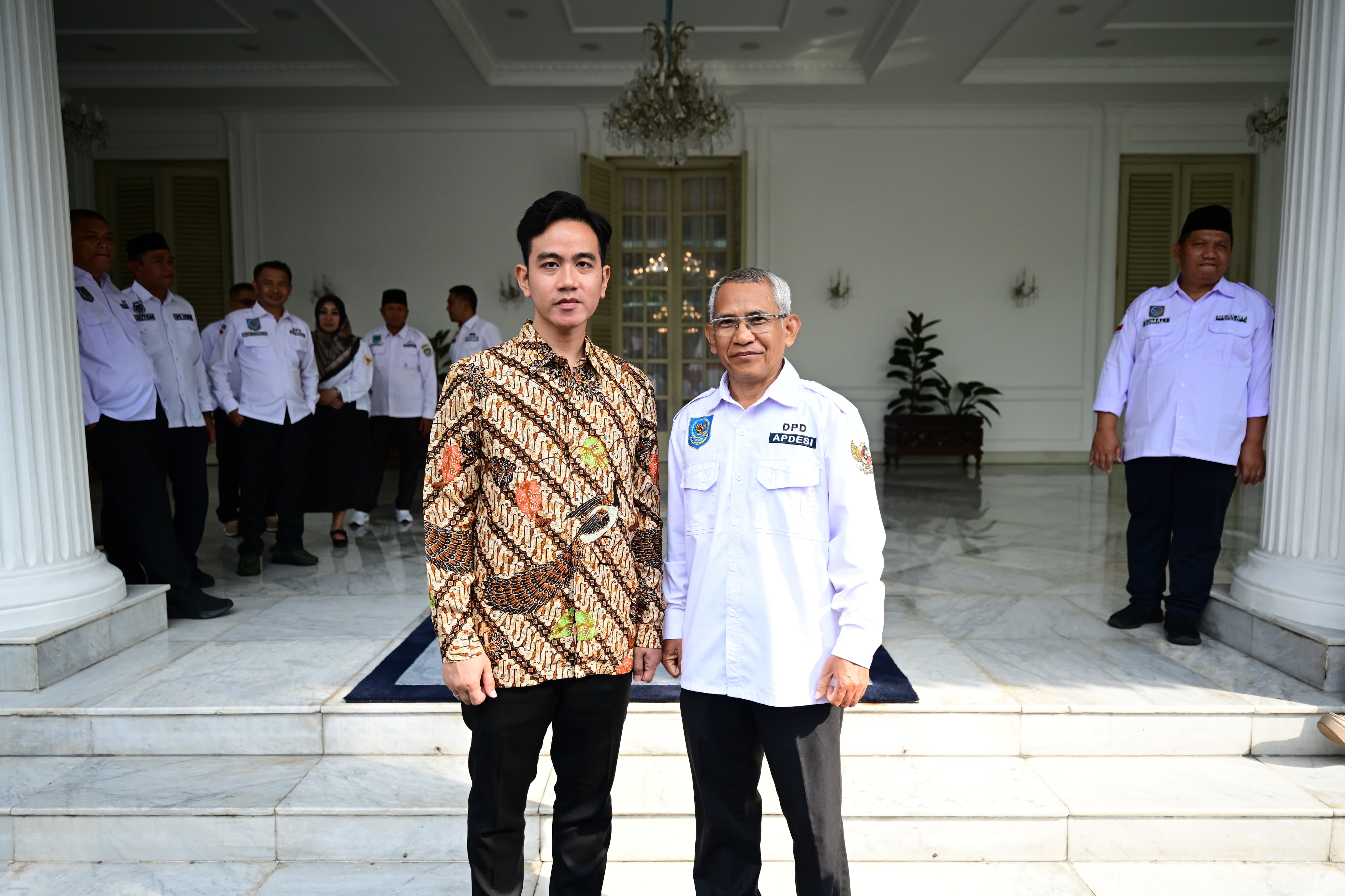 BARENG WAPRES: Ketua APDESI NTB Mastur saat silaturahmi bersama Wapres RI Gibran Rakabumnig Raka beberapa waktu lalu.