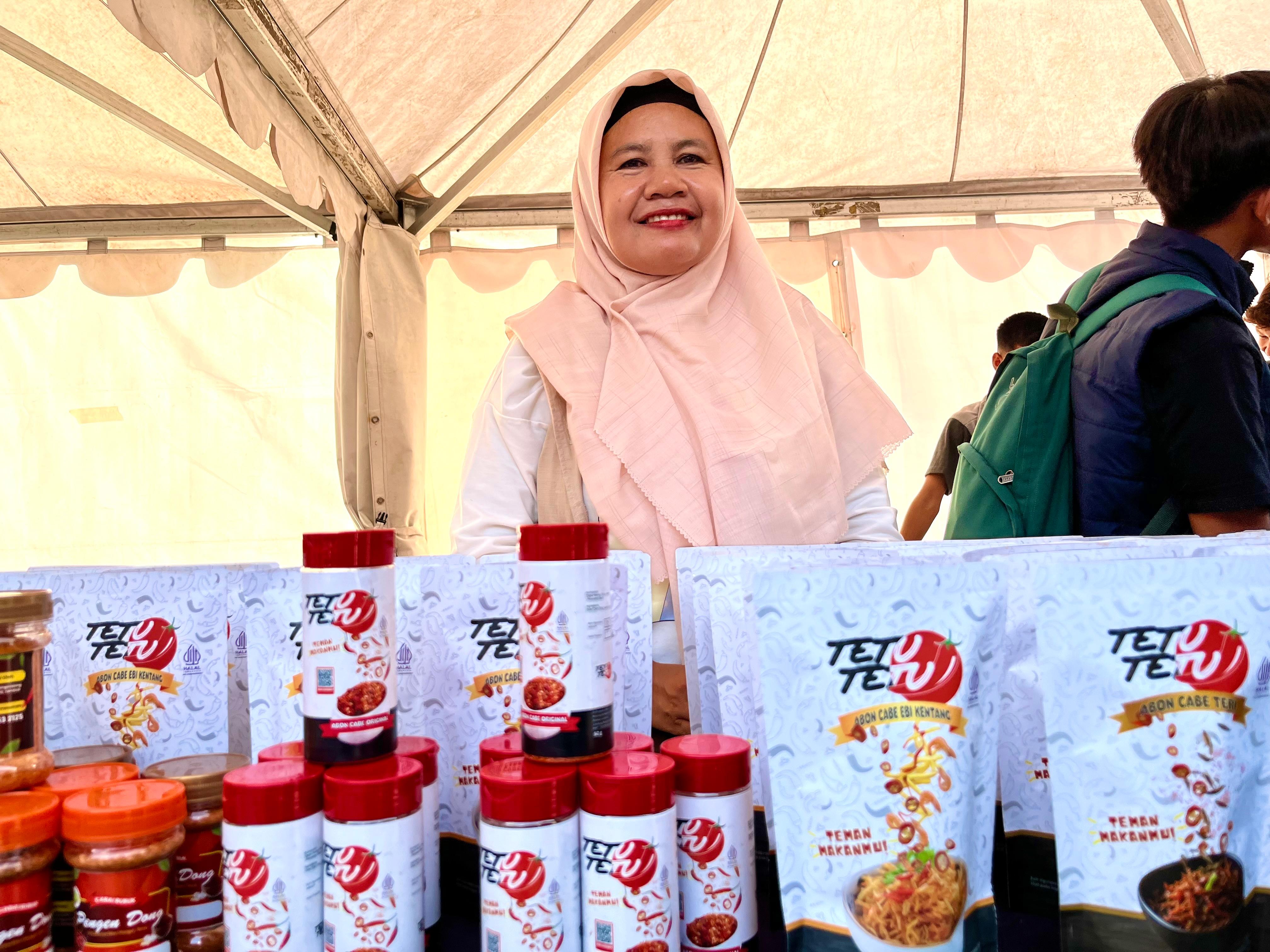Stan produk KWT Tetu-Tetu, binaan BI NTB, yang ikut bazar kegiatan lomba masak beras SPHP di Teras Udayana, Mataram, pekan lalu.