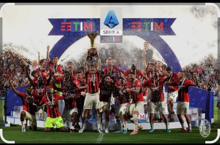 Perayaan scudetto ke 19 AC Milan beberapa tahun lalu, kini klub mengincar scudetto ke 20.