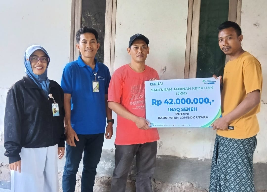 Santunan BPJamsostek NTB diserahkan kepada ahli waris dari Inaq Seneh, petani di Kabupaten Lombok Utara yang meninggal dunia beberapa waktu lalu.