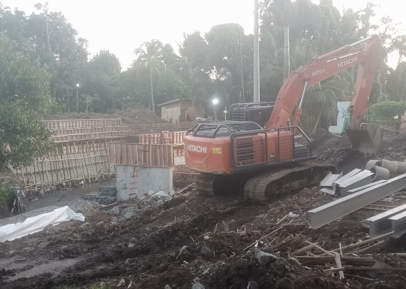 Perbaikan jembatan perumahan mahkota bertais