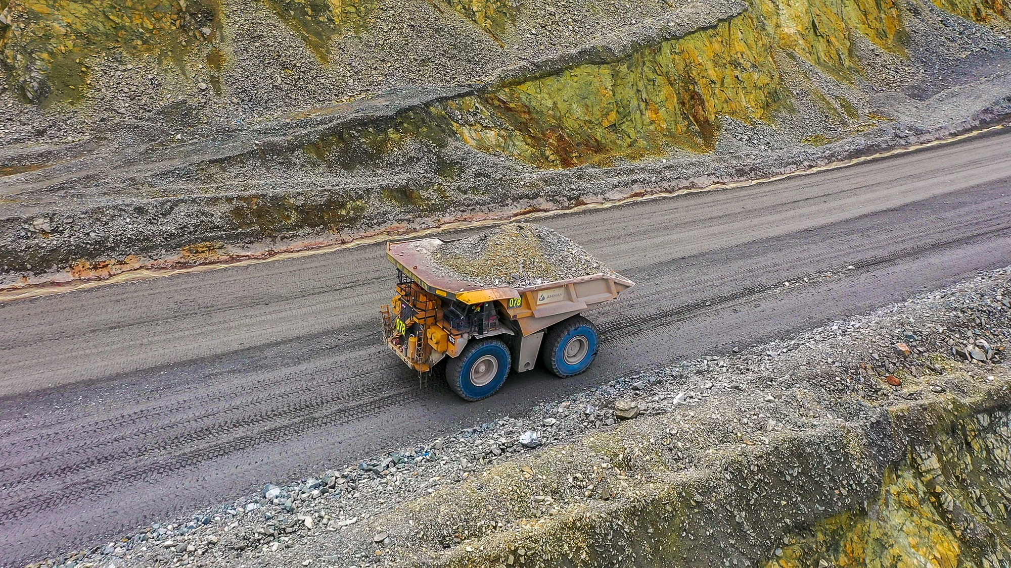 Aktivitas tambang Batu Hijau di Sumbawa Barat.