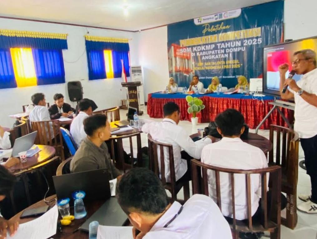Kadiskop UKM Provinsi NTB, Ahmad Masyhuri menyempatkan waktu untuk melakukan monitoring pelaksanaan sekaligus membuka Pelatihan Peningkatan Kompetensi SDM Pengurus  KDKMP di Pulau Sumbawa.