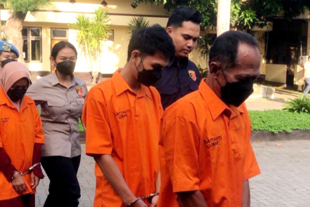 AJUKAN GUGATAN ULANG: Saeun (depan) dan Nur