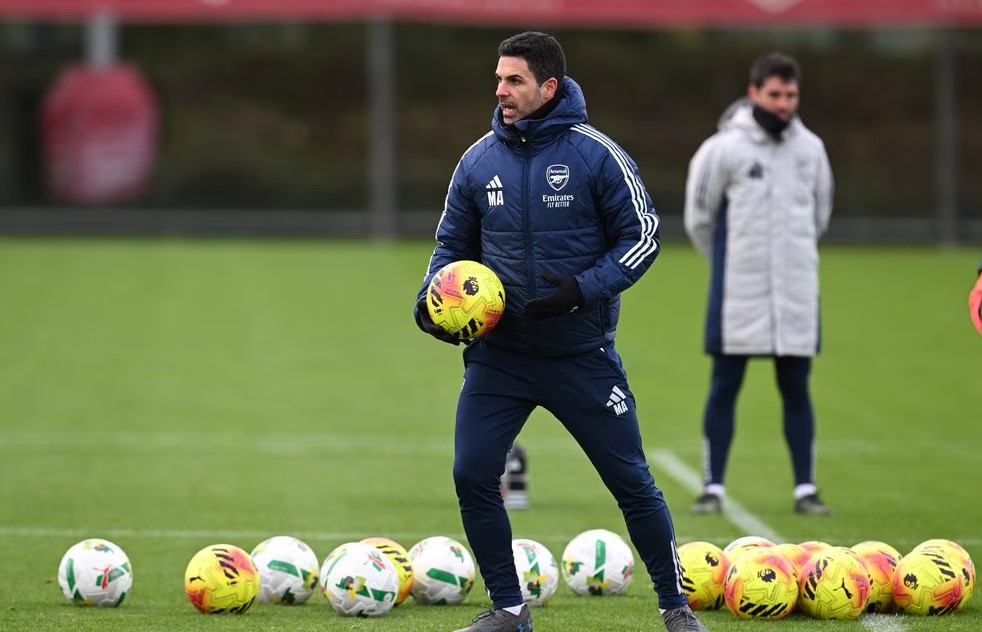 Pelatih Arsenal Mikel Arteta memimpin latihan tim setelah jeda internasional.