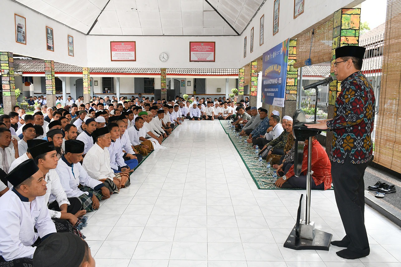 waklil bupati lotim Moh. Edwin Hadiwijaya saat meberikan arahan kepada warga binaan Lapas selong