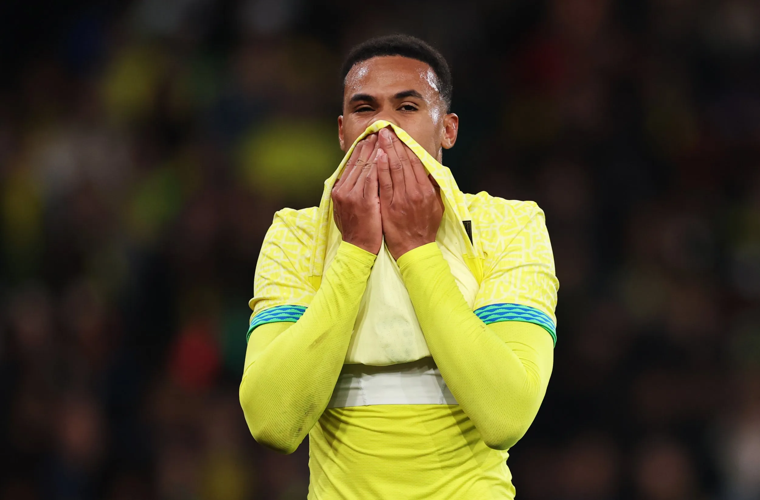 Cedera Gabriel Magalh&atilde;es saat membela Brasil jadi pukulan untuk Arsenal. Krisis bek ini membuka peluang Manchester City di EPL.
