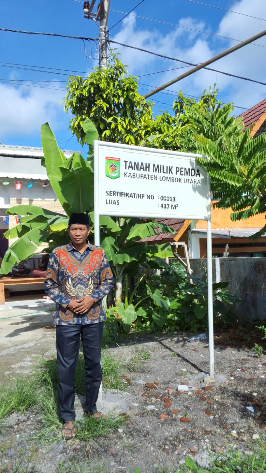 SALING KLAIM: Lahan disengektakan di Desa Senaru tampak sudah dipasang plang oleh Pemda KLU