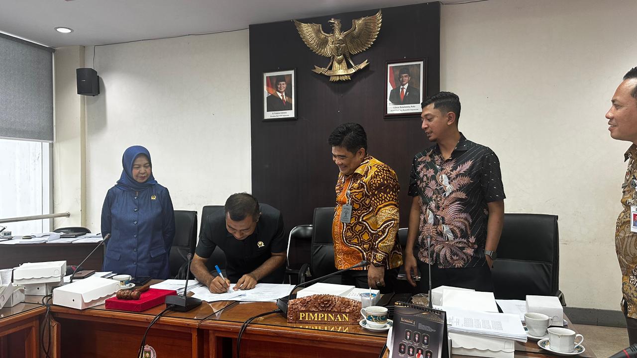 Penandatanganan berita acara pengharmonisasian terhadap lima Raperda dan satu Raperbub Kabupaten Sumbawa.